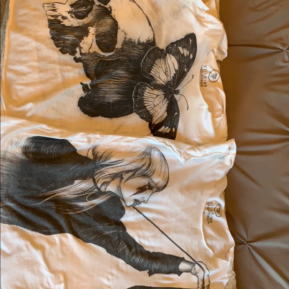 Bundle graphic t-shirts! Super cute fitted; S.